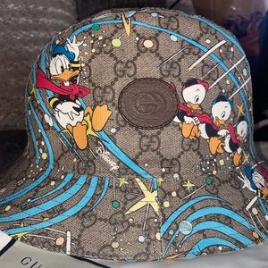 Men’s authentic Gucci Disney hat size medium